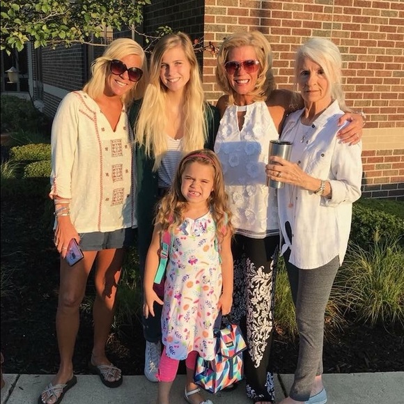 Pura Vida Employee - Picture 4 of 4